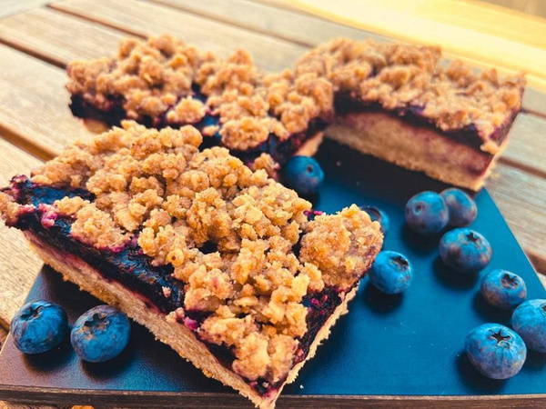 Produktfoto zu Blaubeer-Haferstreusel Kuchen vegan, 4 Stück - SteinofenBäcker