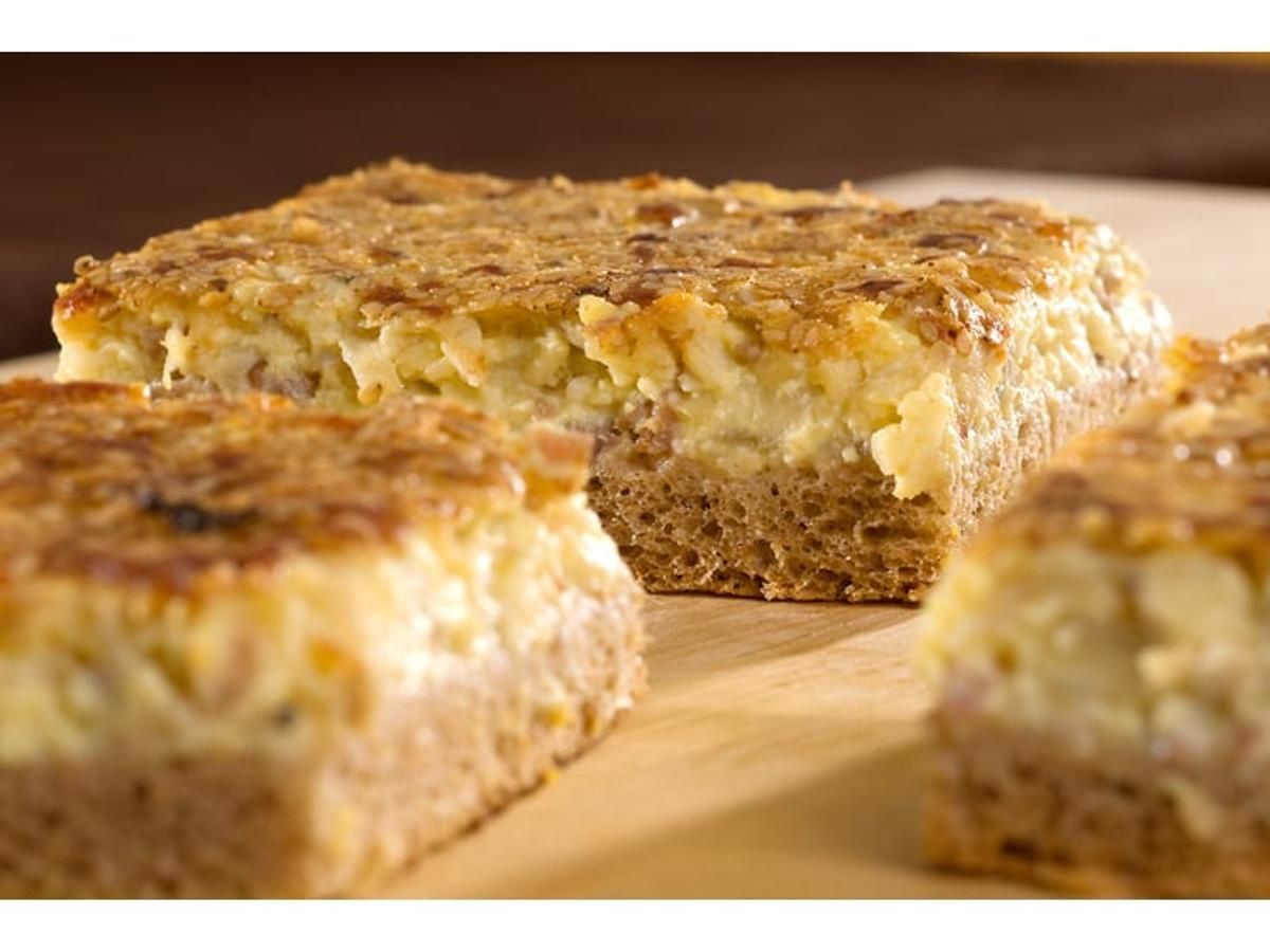 Zwiebelkuchen mit Schinkenspeck, 4 Stück