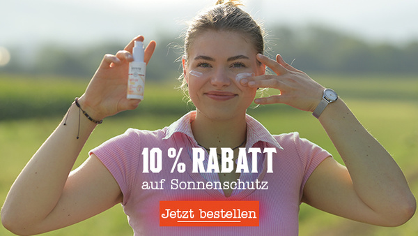 KI generiert: Frau trägt Sonnencreme auf; Text: "10 % RABATT auf Sonnenschutz. Jetzt bestellen."