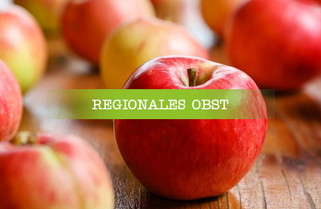 Ein frischer roter Apfel mit weiteren Äpfeln im Hintergrund – Kategorie: Regionales Obst