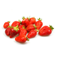 Frische Erdbeeren auf weißem Hintergrund.